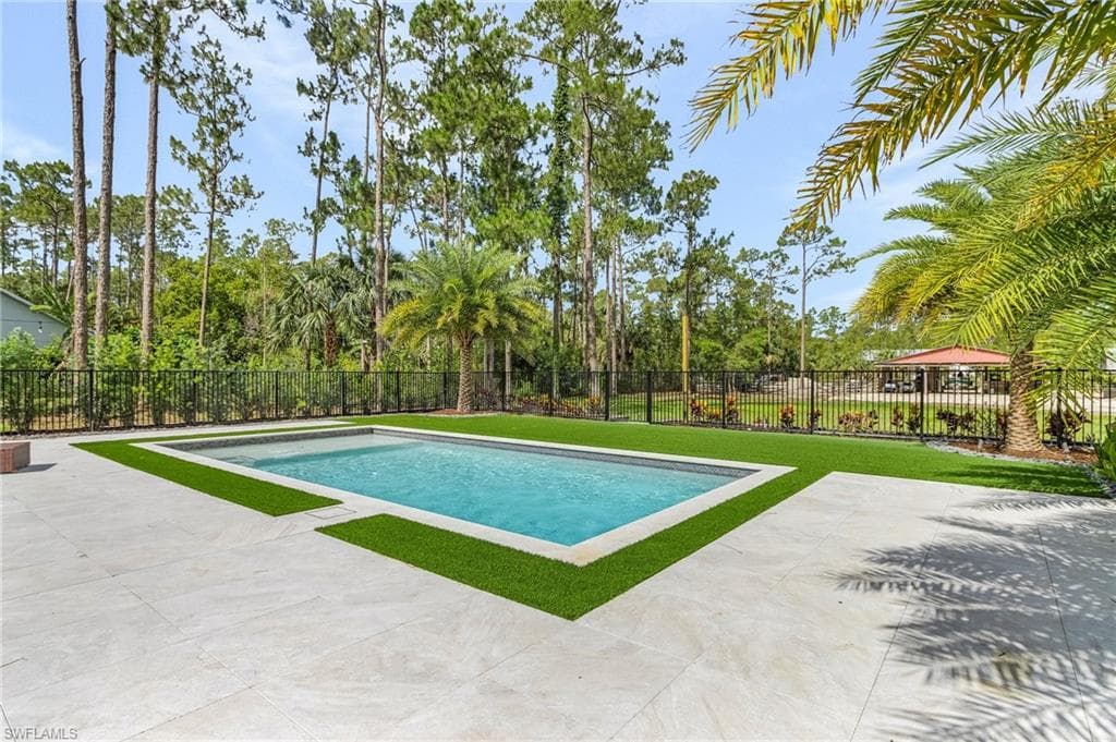595 31st St NW, Naples, FL 34120-24