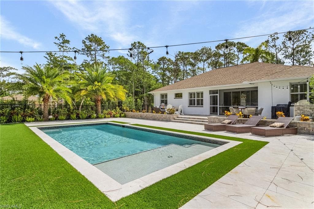 595 31st St NW, Naples, FL 34120-25