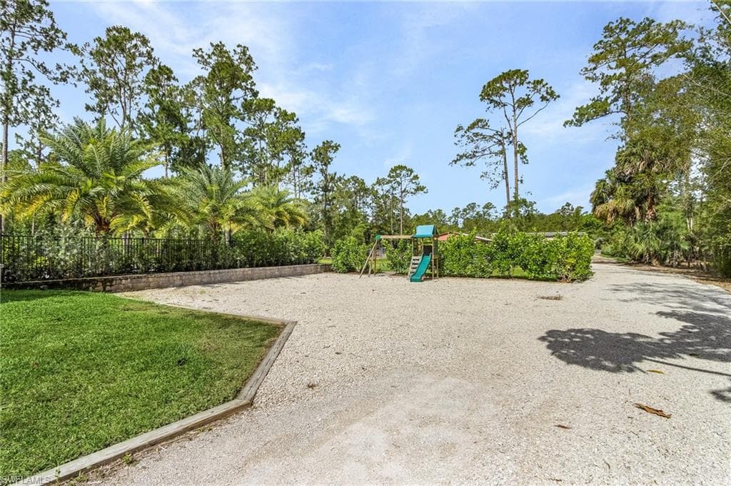 595 31st St NW, Naples, FL 34120-26