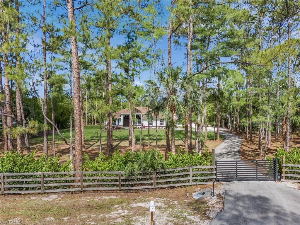 595 31st St NW, Naples, FL 34120-29