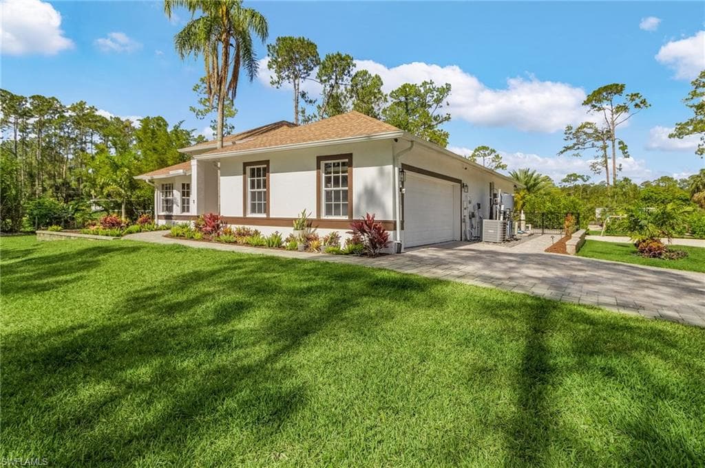 595 31st St NW, Naples, FL 34120-4