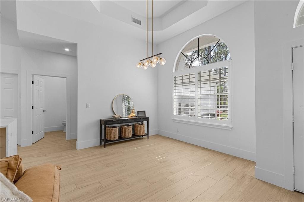 595 31st St NW, Naples, FL 34120-7