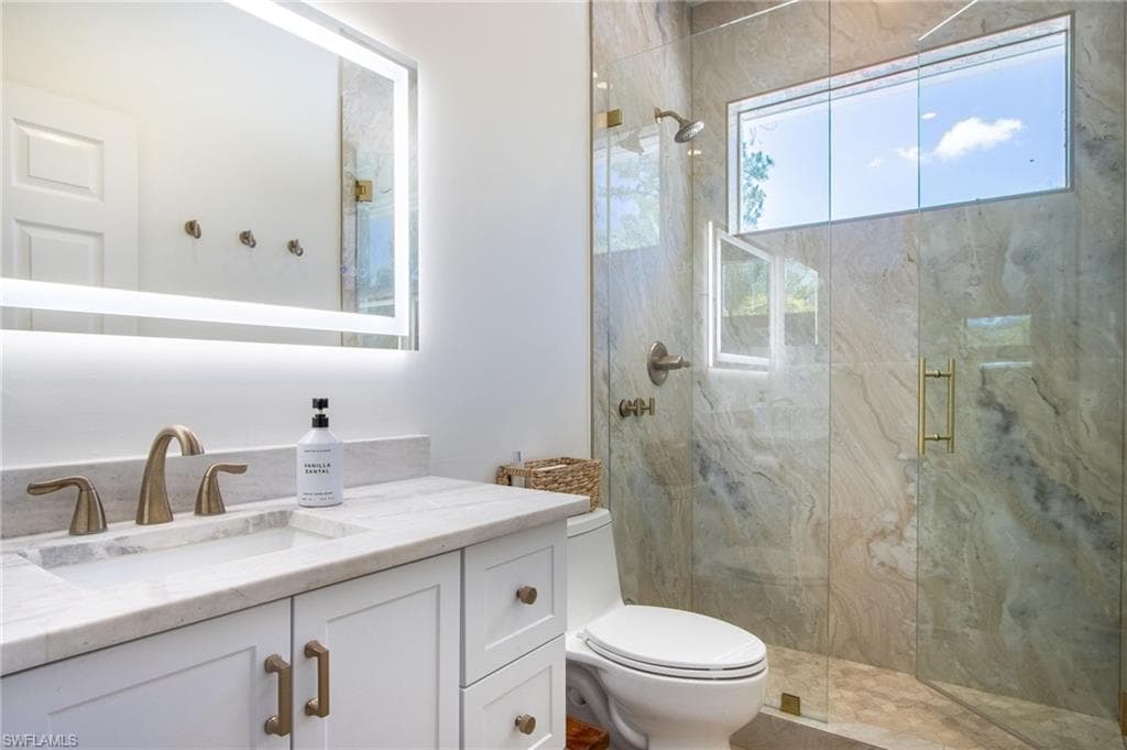 595 31st St NW, Naples, FL 34120-8