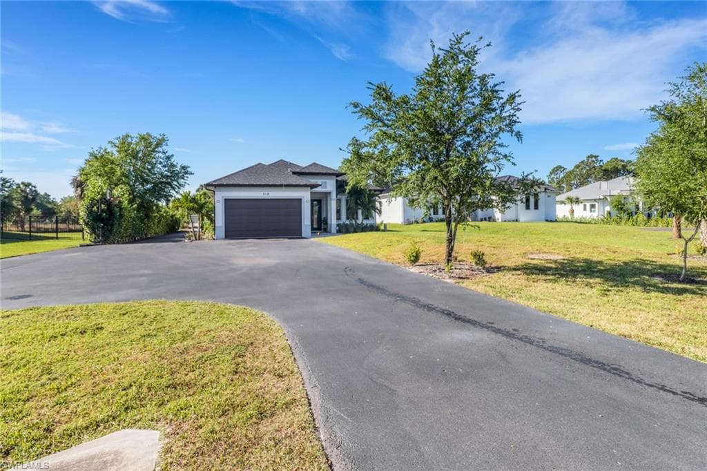 218 22nd Ave NE, Naples, FL 34120-3