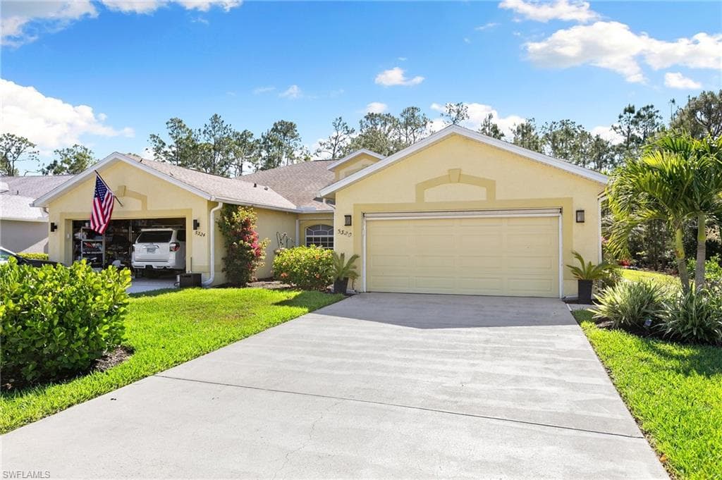 5320 Whitten Dr 46, Naples, FL 34104-1