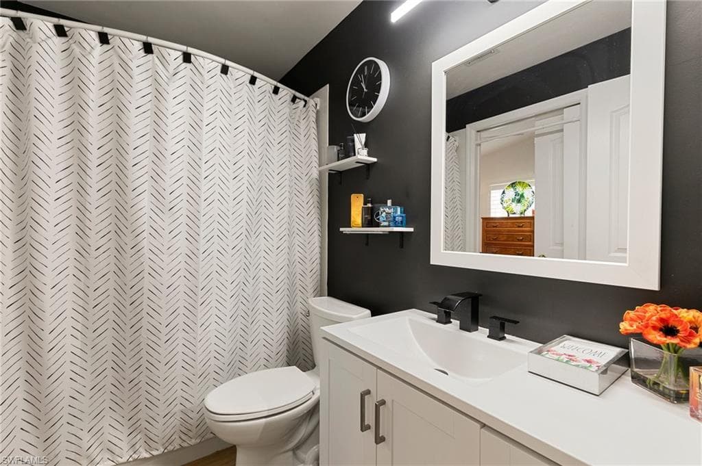 5320 Whitten Dr 46, Naples, FL 34104-22