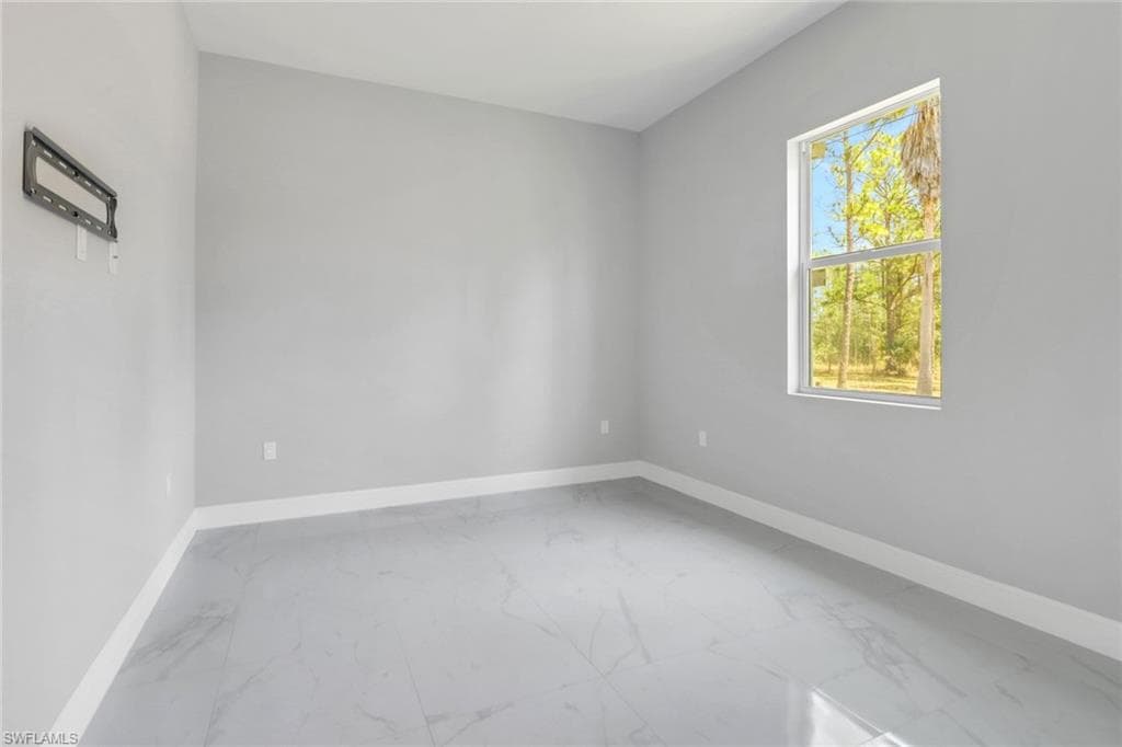 4140 31st Ave NE, Naples, FL 34120-26