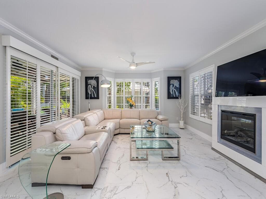 231 2nd Ave S 102, Naples, FL 34102-4