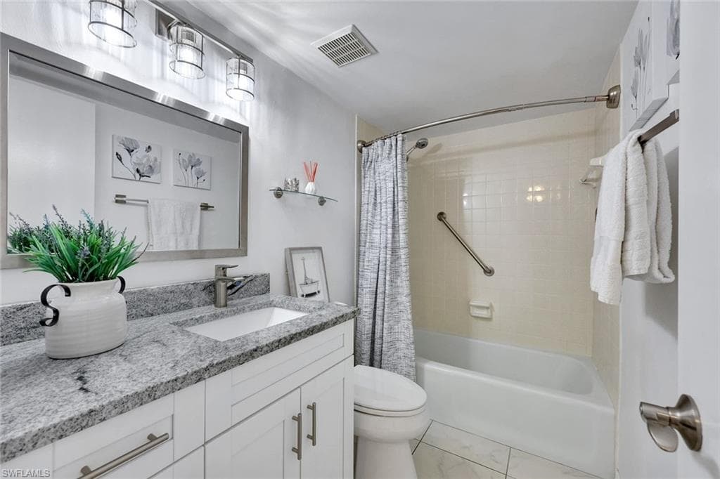 1084 Forest Lakes Dr 201, Naples, FL 34105-17