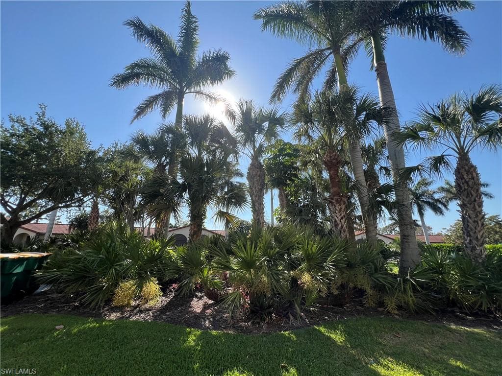 1084 Forest Lakes Dr 201, Naples, FL 34105-20