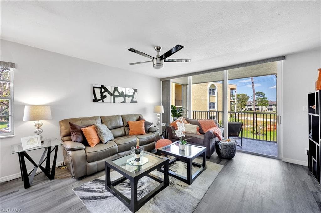 1084 Forest Lakes Dr 201, Naples, FL 34105-5