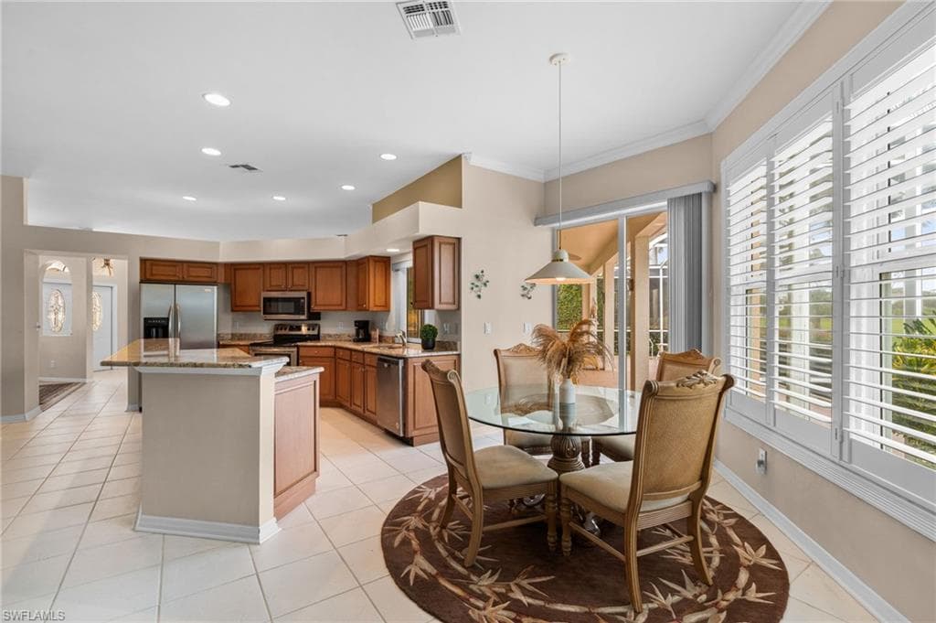 192 Palmetto Dunes Cir, Naples, FL 34113-13