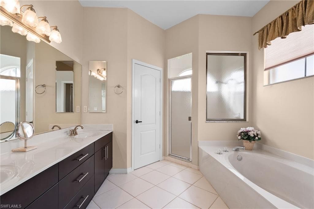 192 Palmetto Dunes Cir, Naples, FL 34113-20