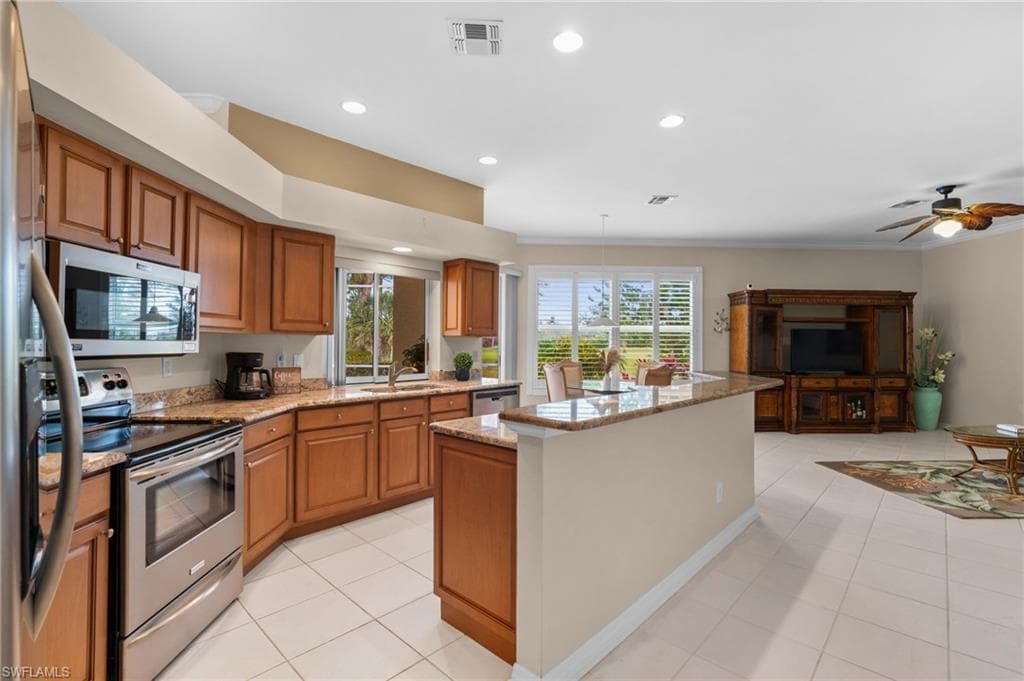 192 Palmetto Dunes Cir, Naples, FL 34113-8