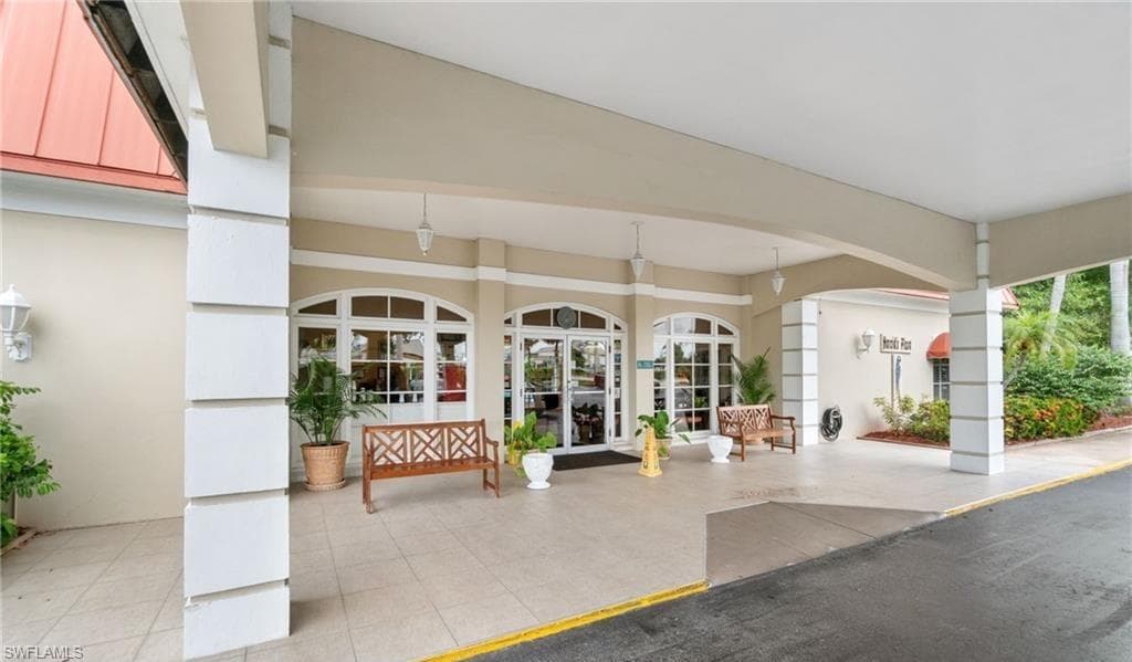 2555 9th St N 139, Naples, FL 34103-4