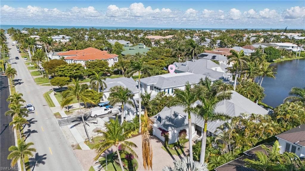 493 8th Ave S, Naples, FL 34102-4