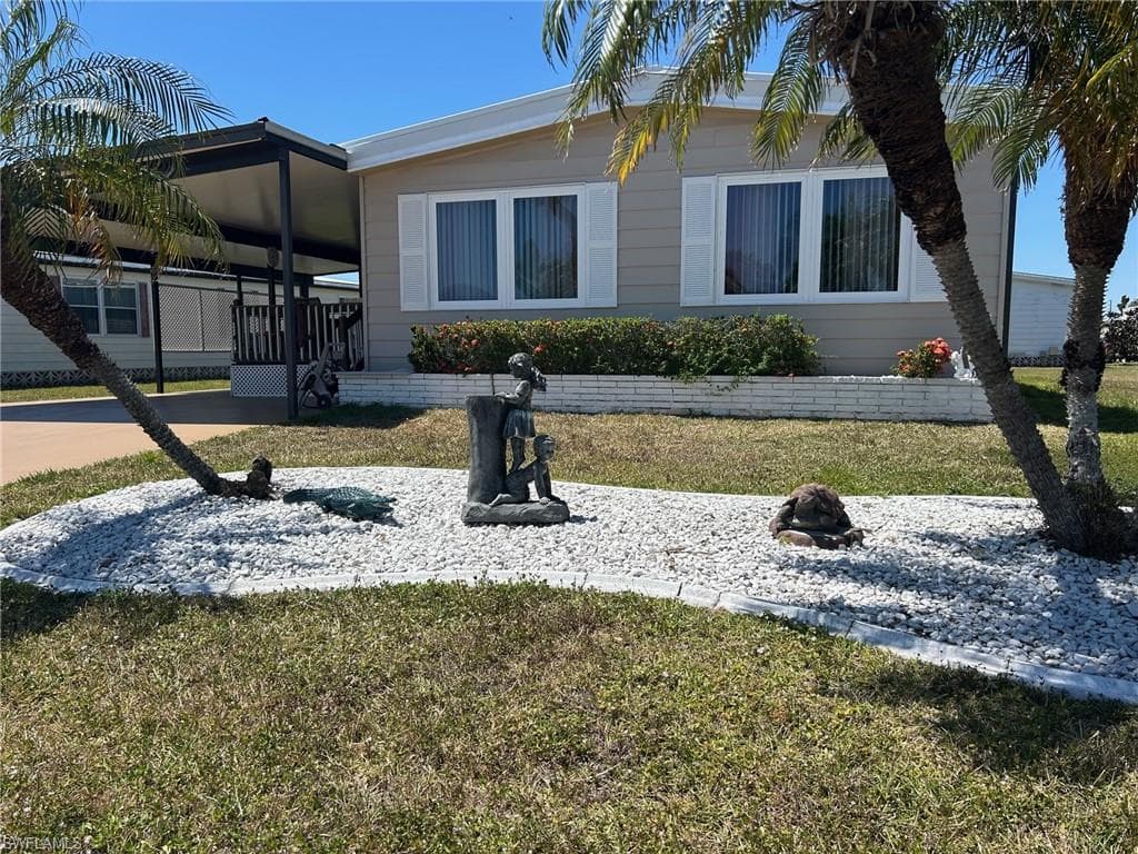 196 Palm Harbor Dr, North Port, FL 34287-1