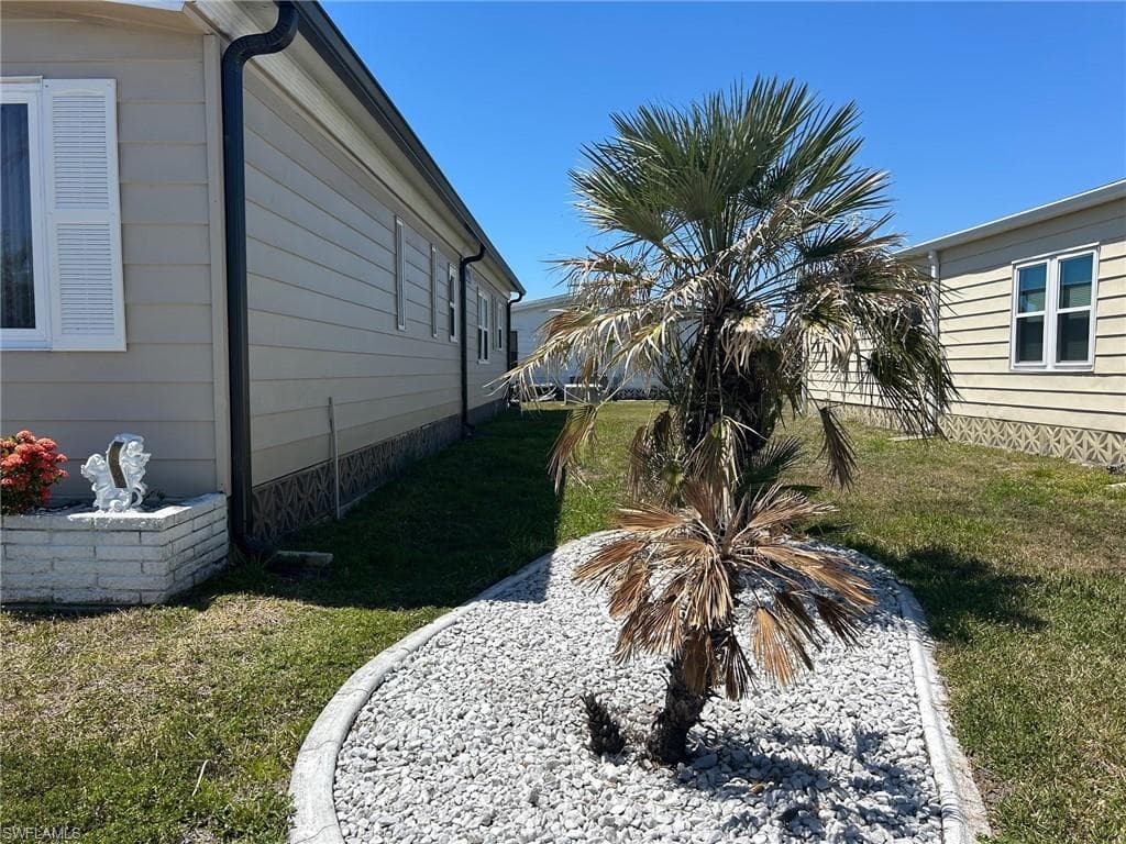 196 Palm Harbor Dr, North Port, FL 34287-47
