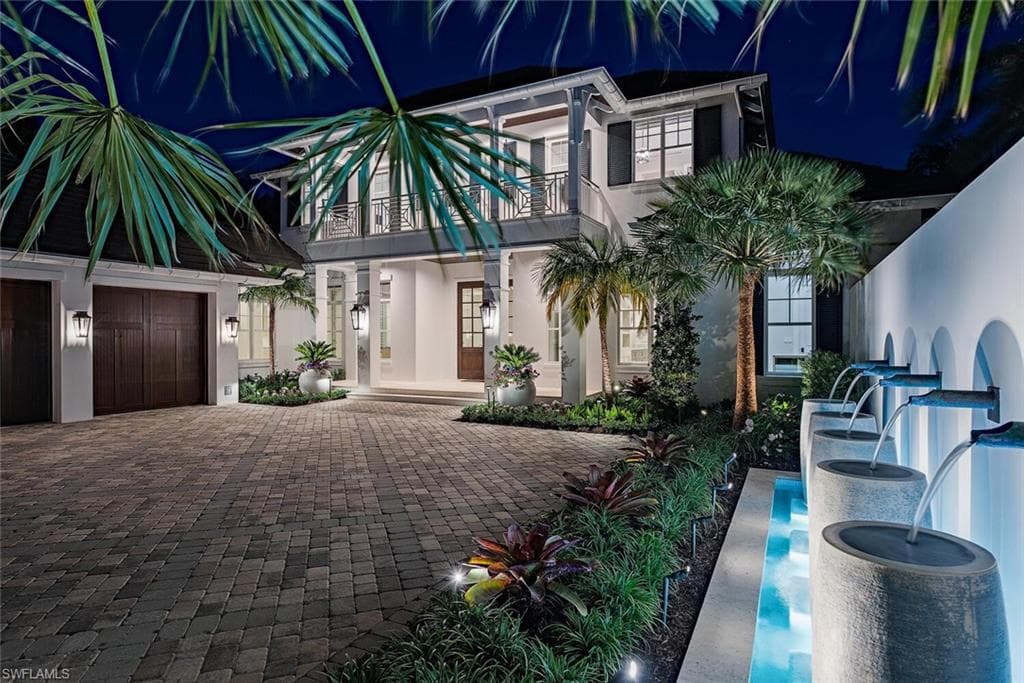 3525 Fort Charles Dr, Naples, FL 34102-3