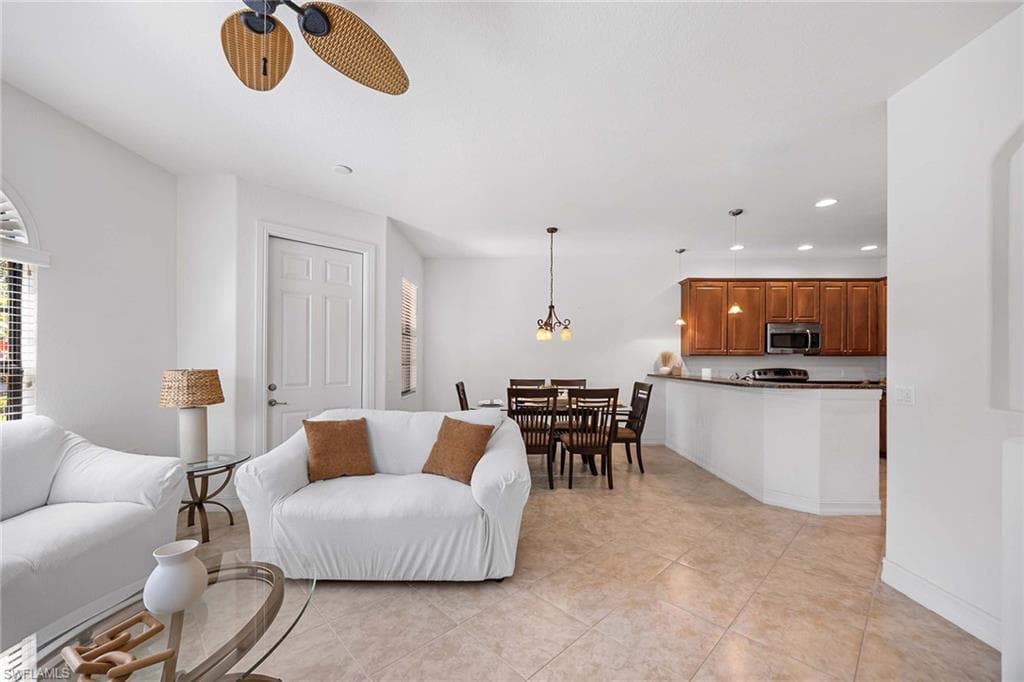 9134 Chula Vista St 125, Naples, FL 34113-10