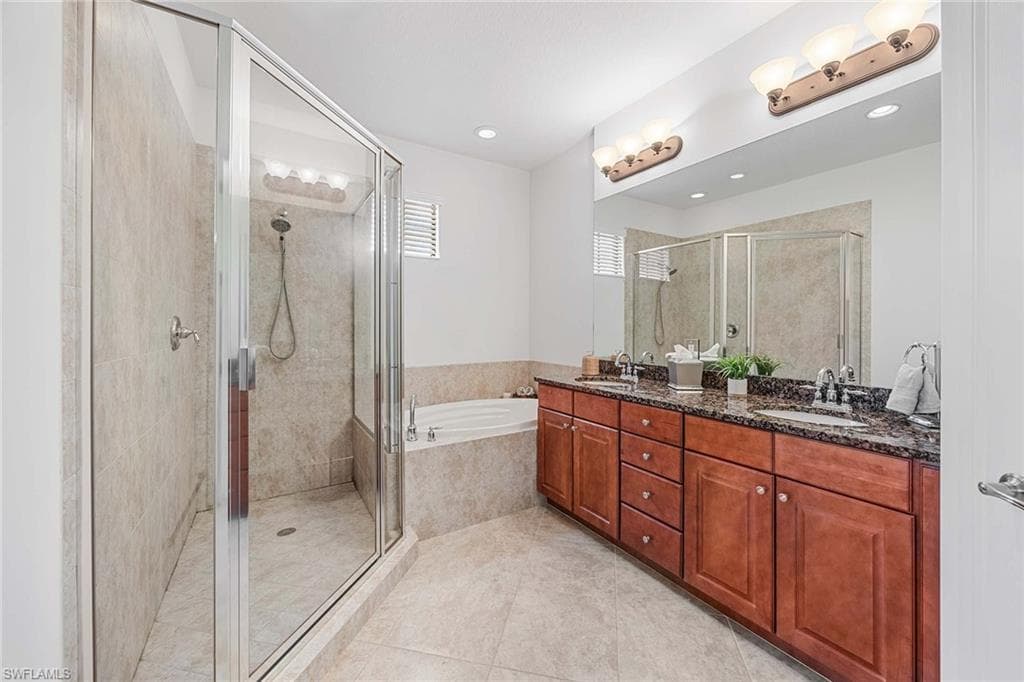 9134 Chula Vista St 125, Naples, FL 34113-16