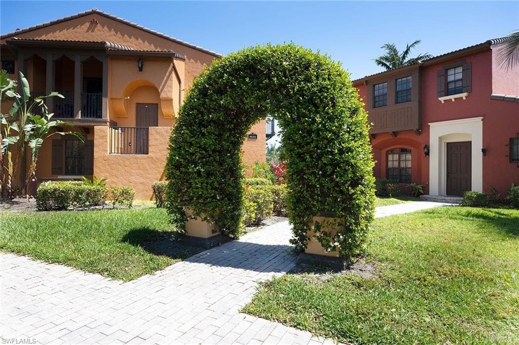 9134 Chula Vista St 125, Naples, FL 34113-4