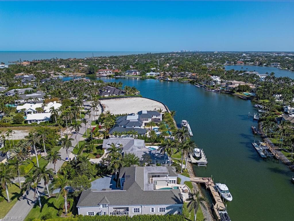 3175 Fort Charles Dr, Naples, FL 34102-3