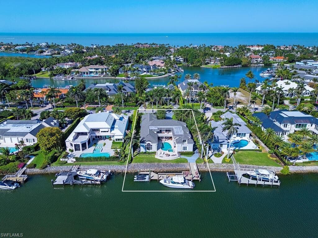3175 Fort Charles Dr, Naples, FL 34102-4