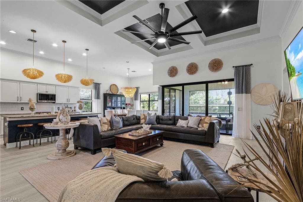 16213 Camden Lakes Cir, Naples, FL 34110-9