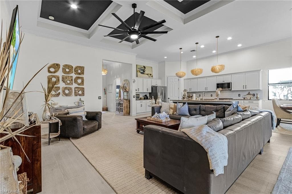 16213 Camden Lakes Cir, Naples, FL 34110-10