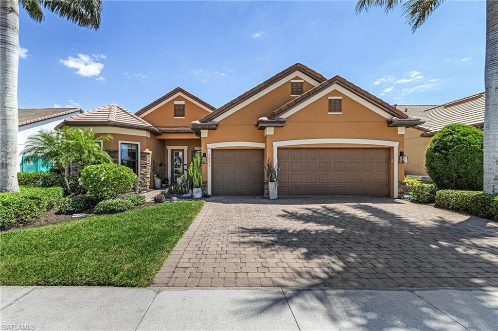 16213 Camden Lakes Cir, Naples, FL 34110-2