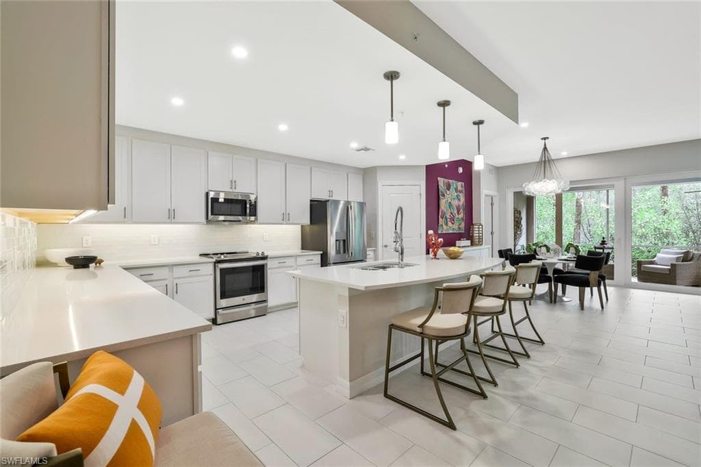 190 Indies Dr E 102, Naples, FL 34114-11