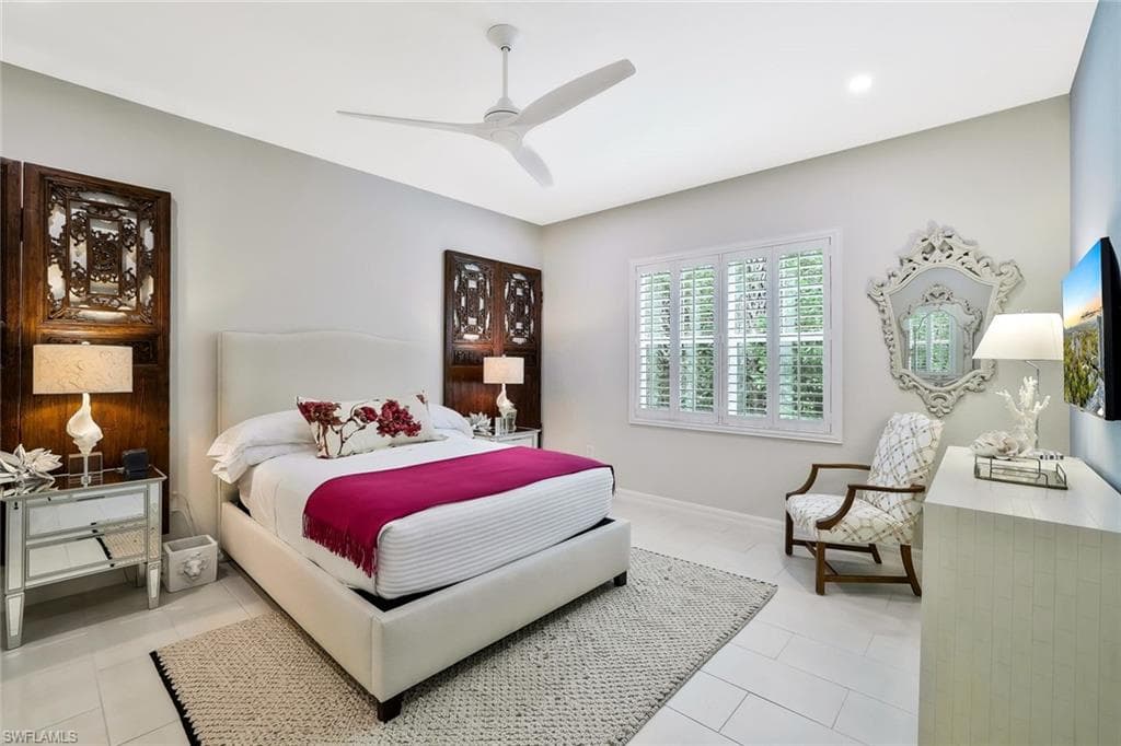 190 Indies Dr E 102, Naples, FL 34114-14