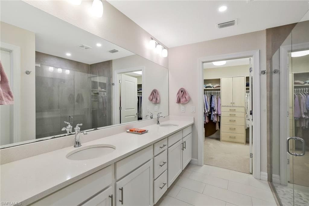 190 Indies Dr E 102, Naples, FL 34114-16