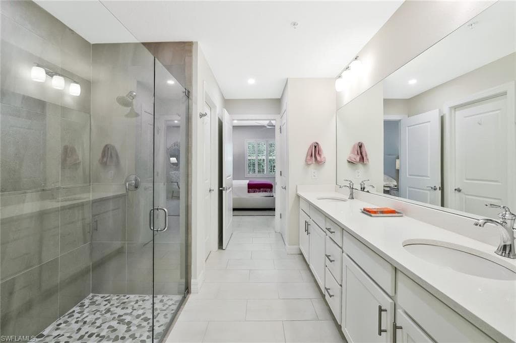190 Indies Dr E 102, Naples, FL 34114-17