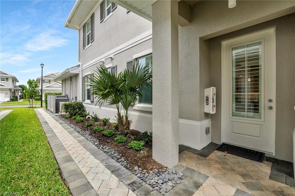190 Indies Dr E 102, Naples, FL 34114-24