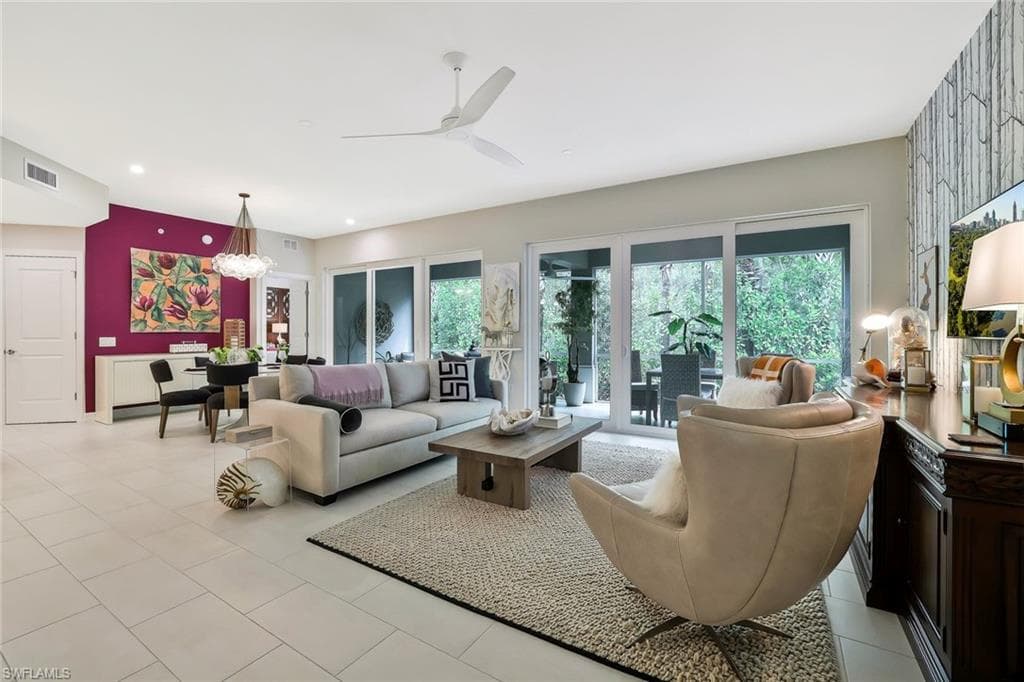 190 Indies Dr E 102, Naples, FL 34114-2
