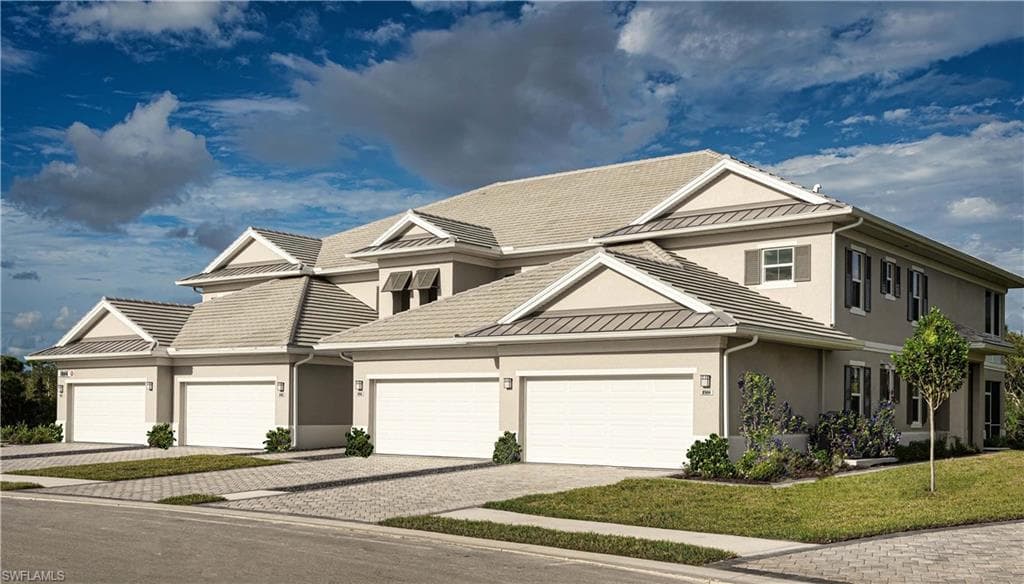 190 Indies Dr E 102, Naples, FL 34114-4