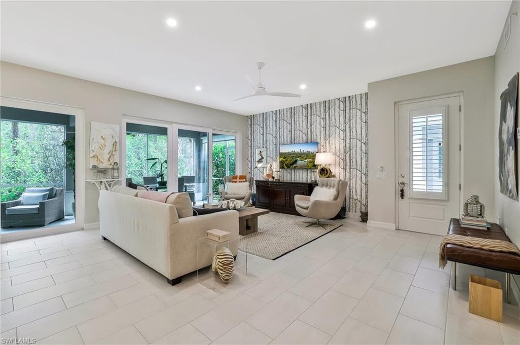 190 Indies Dr E 102, Naples, FL 34114-5