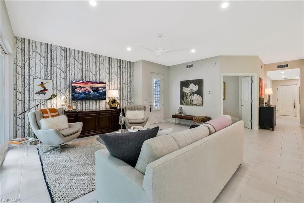 190 Indies Dr E 102, Naples, FL 34114-6