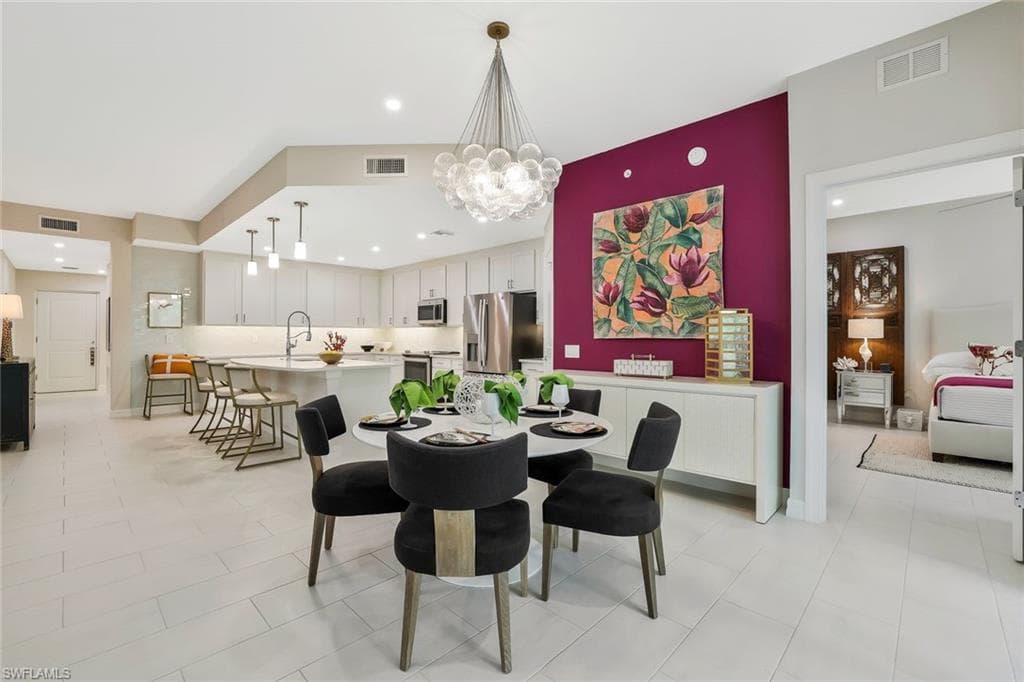 190 Indies Dr E 102, Naples, FL 34114-7