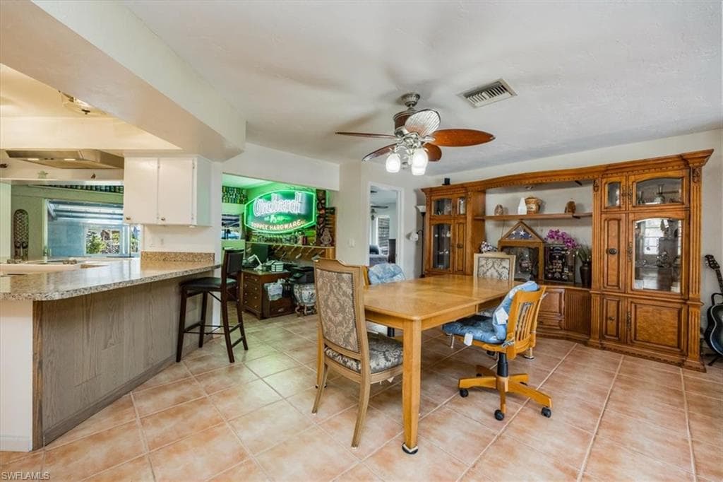 813 105th Ave N, Naples, FL 34108-9