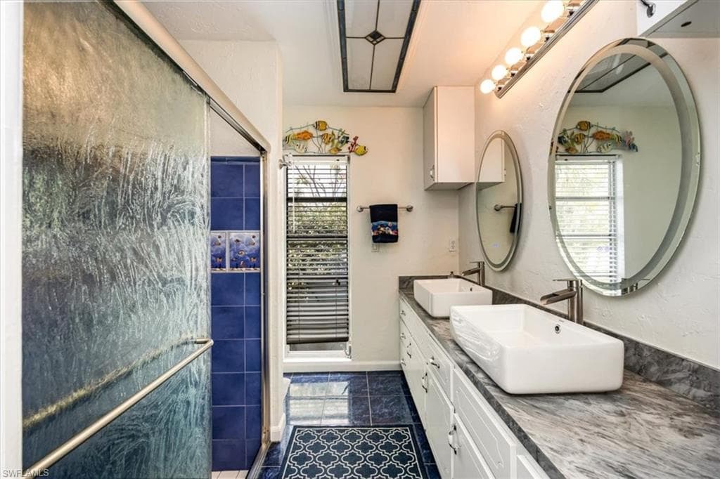 813 105th Ave N, Naples, FL 34108-14