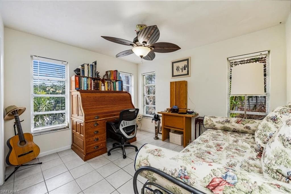 813 105th Ave N, Naples, FL 34108-15