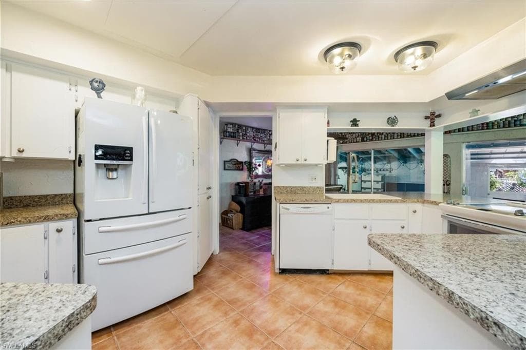 813 105th Ave N, Naples, FL 34108-8