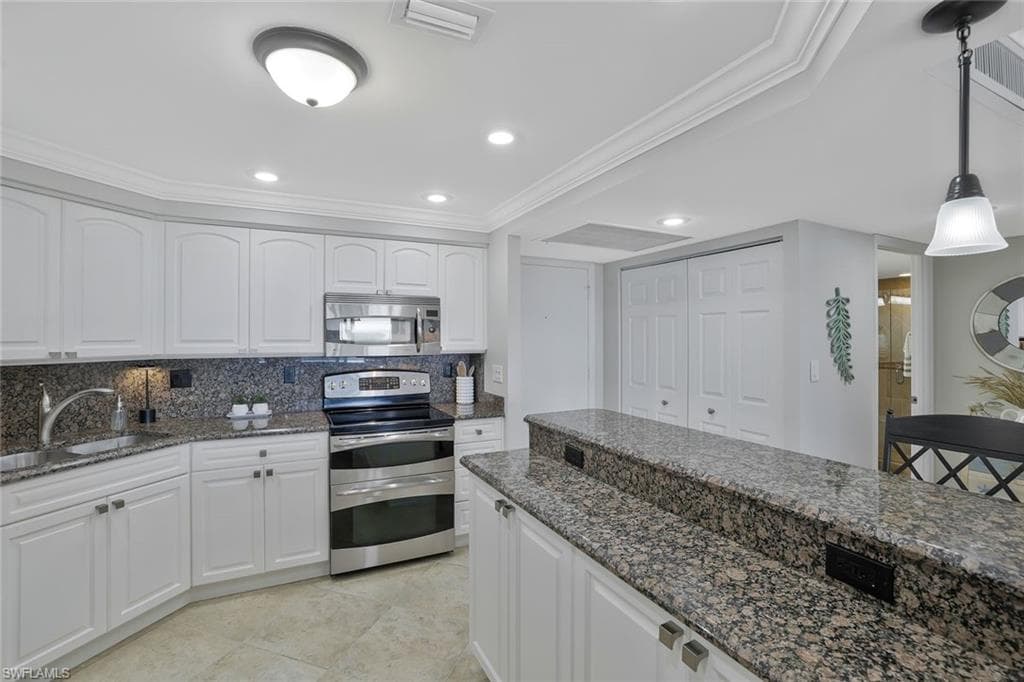 5 Bluebill Ave 812, Naples, FL 34108-9