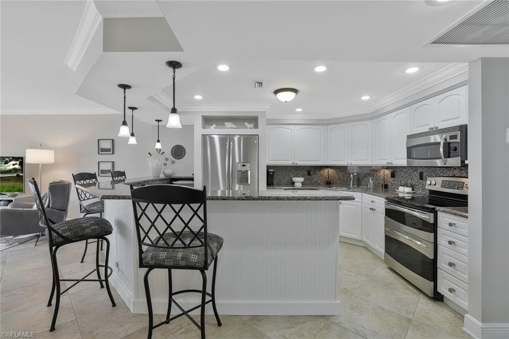5 Bluebill Ave 812, Naples, FL 34108-5