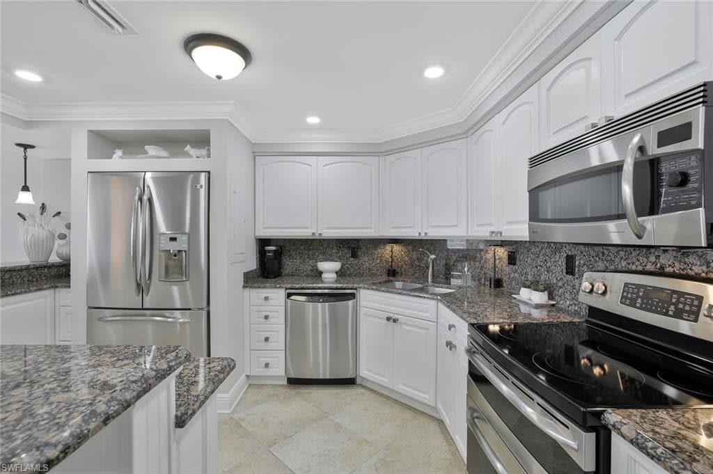 5 Bluebill Ave 812, Naples, FL 34108-6