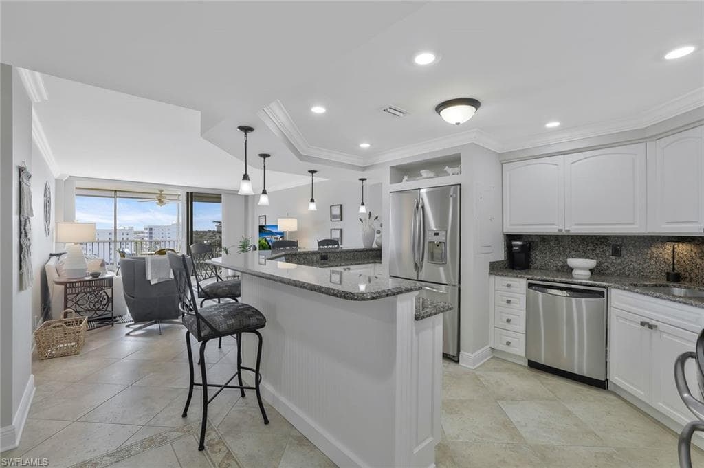 5 Bluebill Ave 812, Naples, FL 34108-7