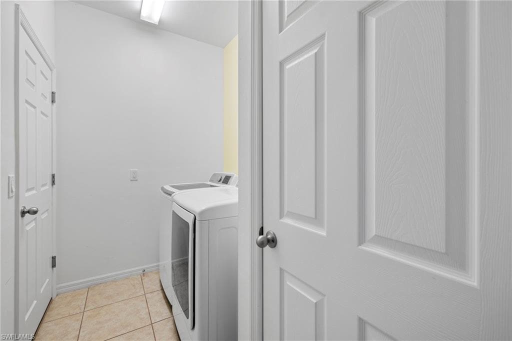 1322 22nd Ave, Cape Coral, FL 33991-26